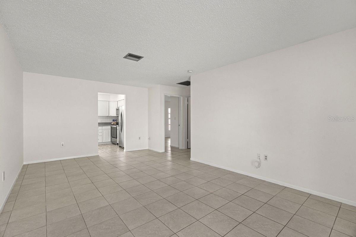 Image 7 of 60 For 834 Cambridge Court