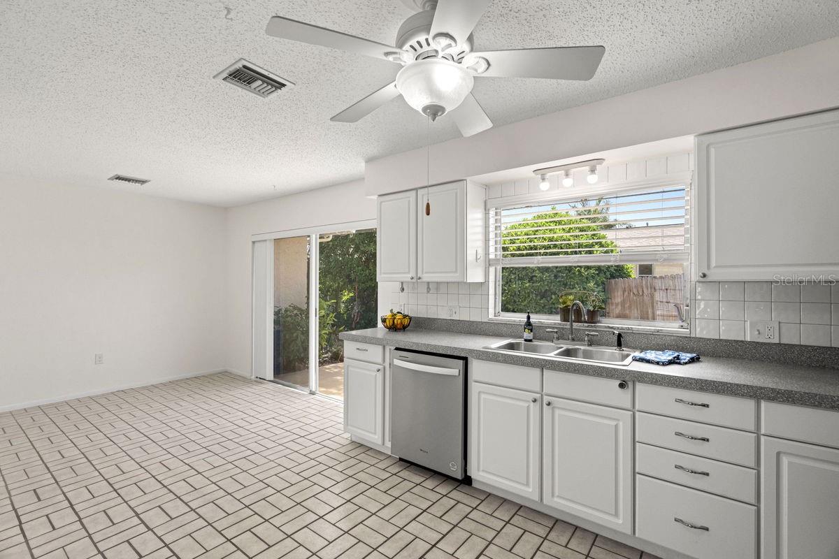Image 9 of 60 For 834 Cambridge Court