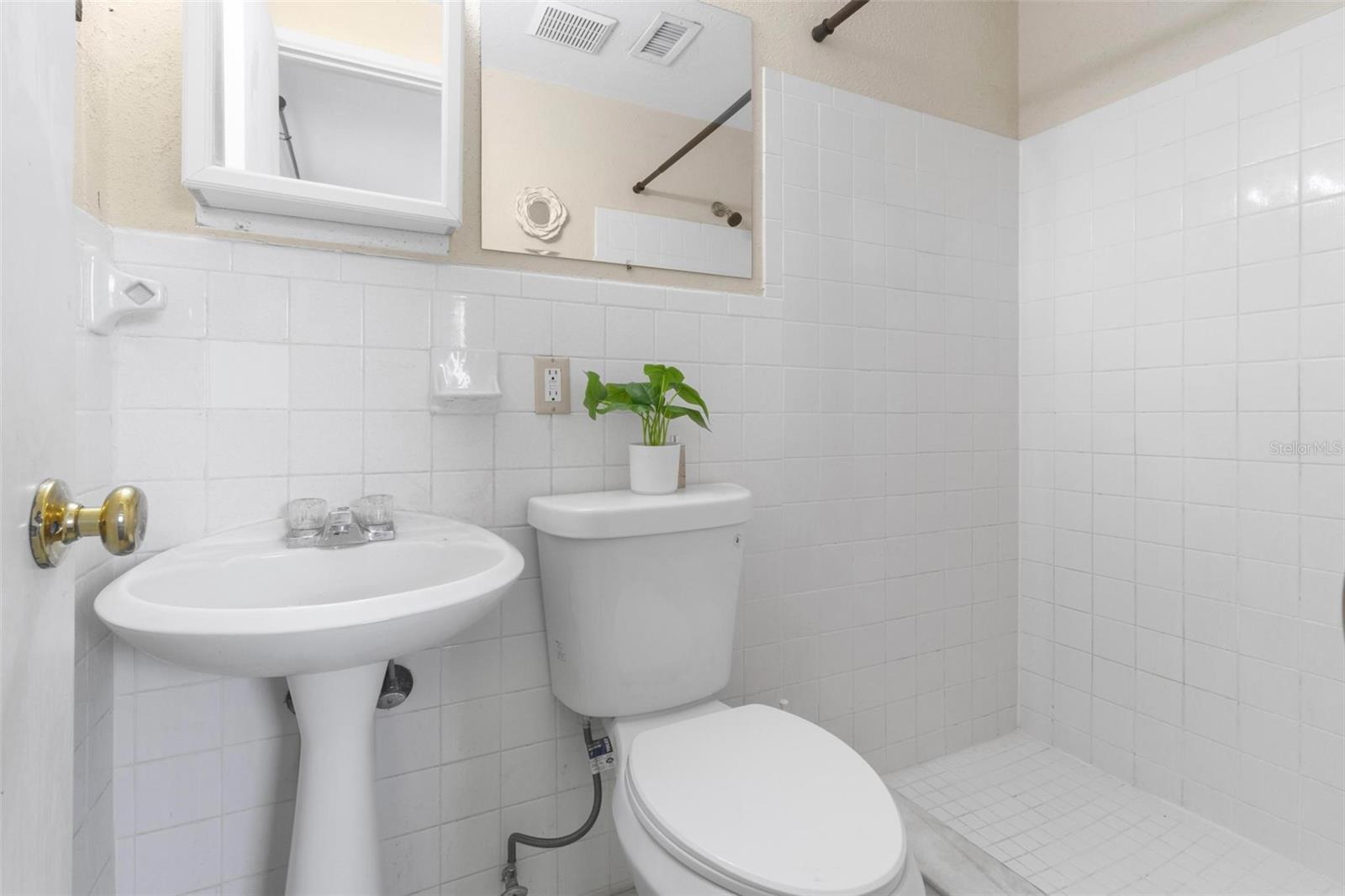Image 21 of 27 For 8184 Rose Terrace