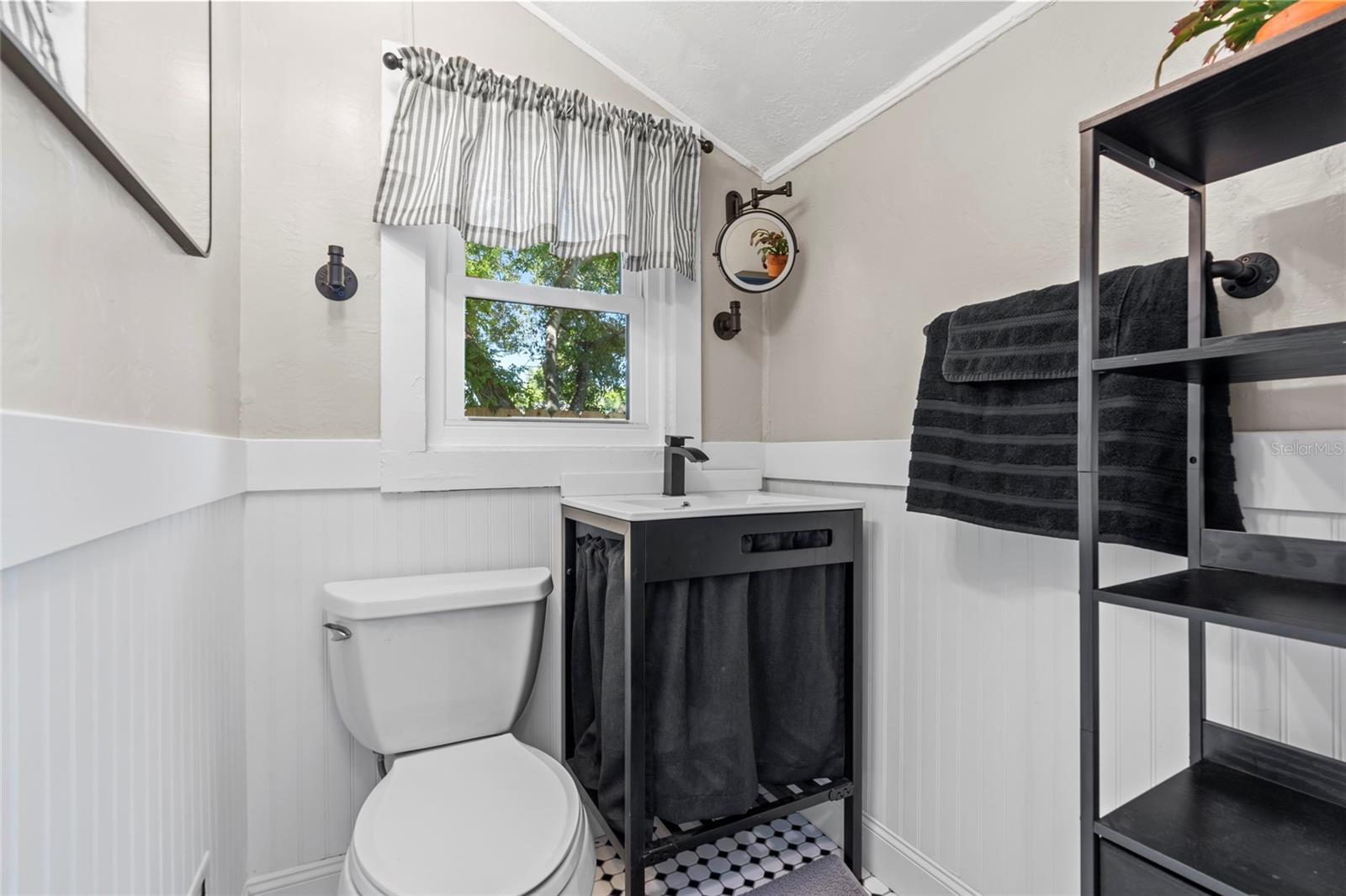 Image 22 of 40 For 701 14th Street N