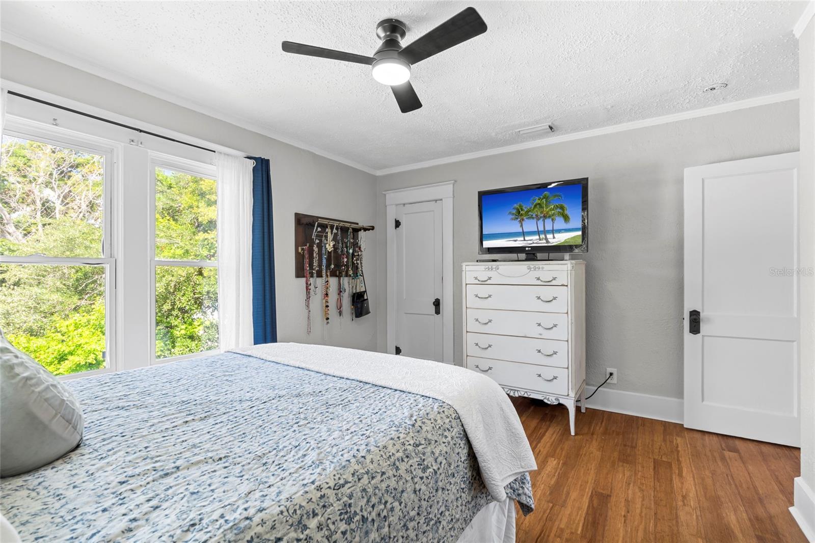 Image 28 of 40 For 701 14th Street N