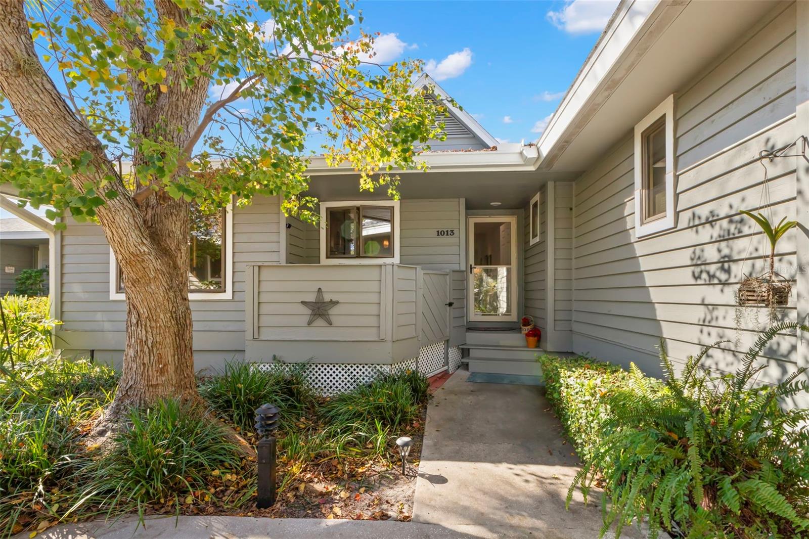 Details for 1013 Lake Avoca Court 1013, TARPON SPRINGS, FL 34689