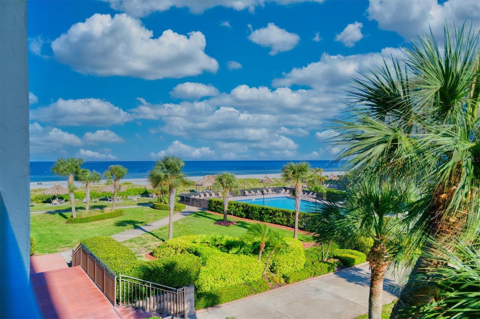 Listing photo id 11 for 1430 Gulf Boulevard 201