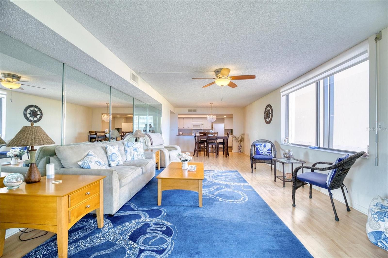 Listing photo id 12 for 1430 Gulf Boulevard 201