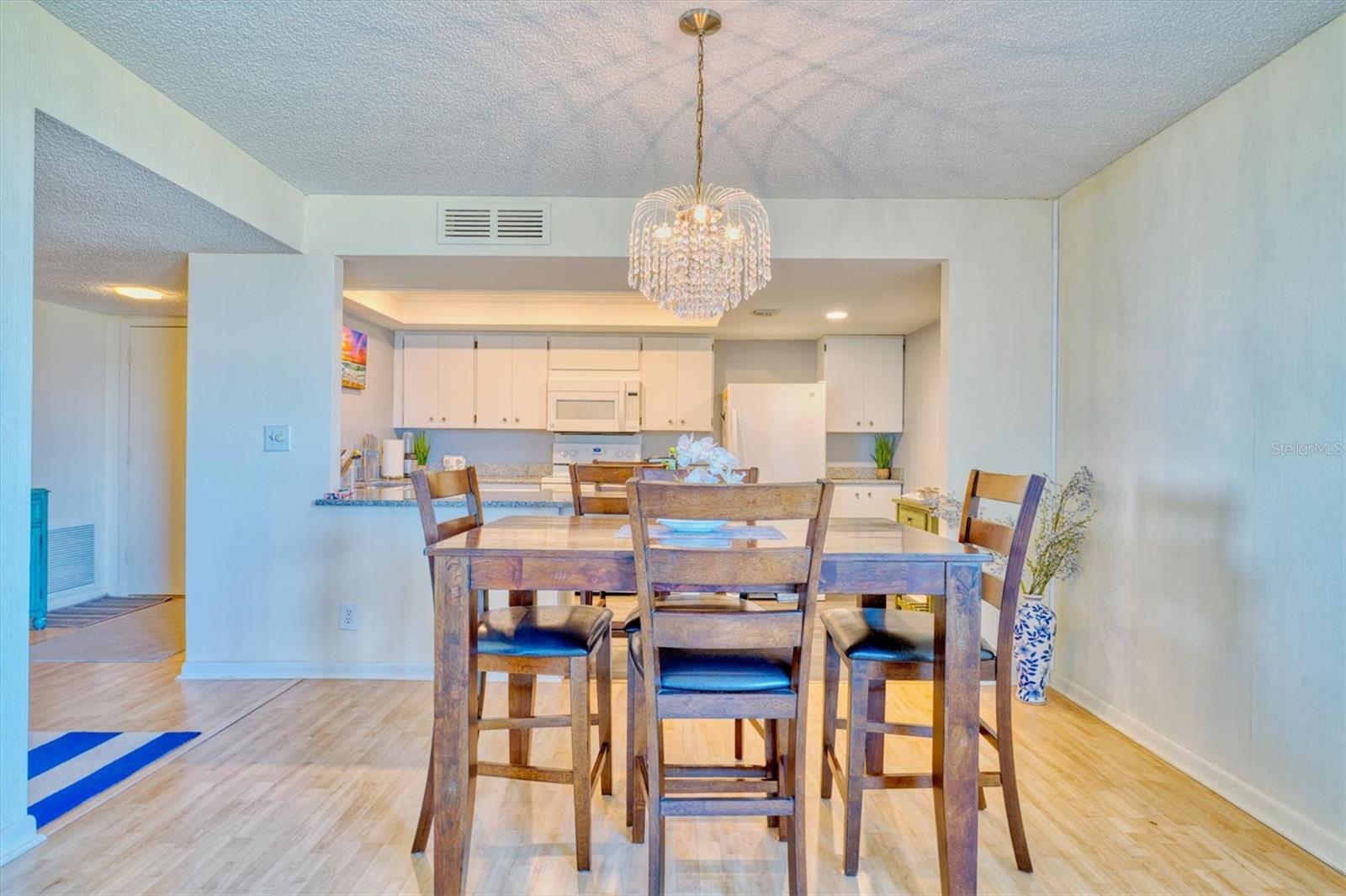 Listing photo id 13 for 1430 Gulf Boulevard 201