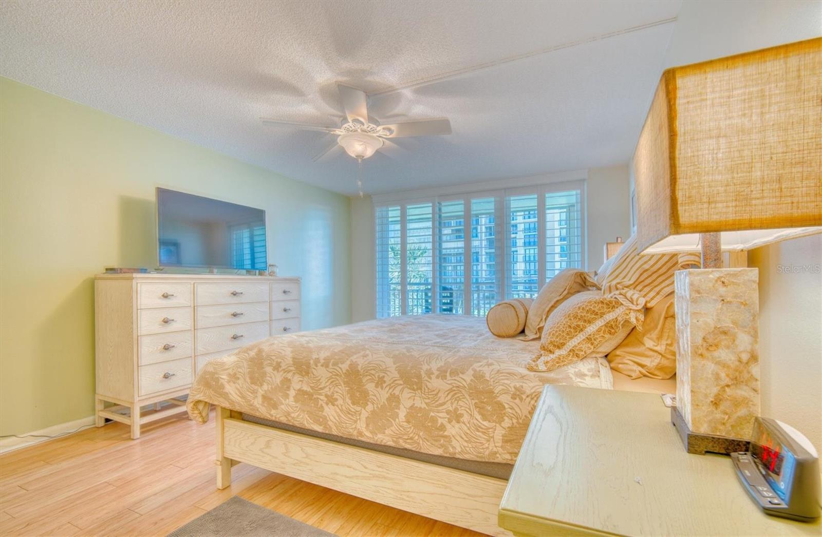 Listing photo id 19 for 1430 Gulf Boulevard 201