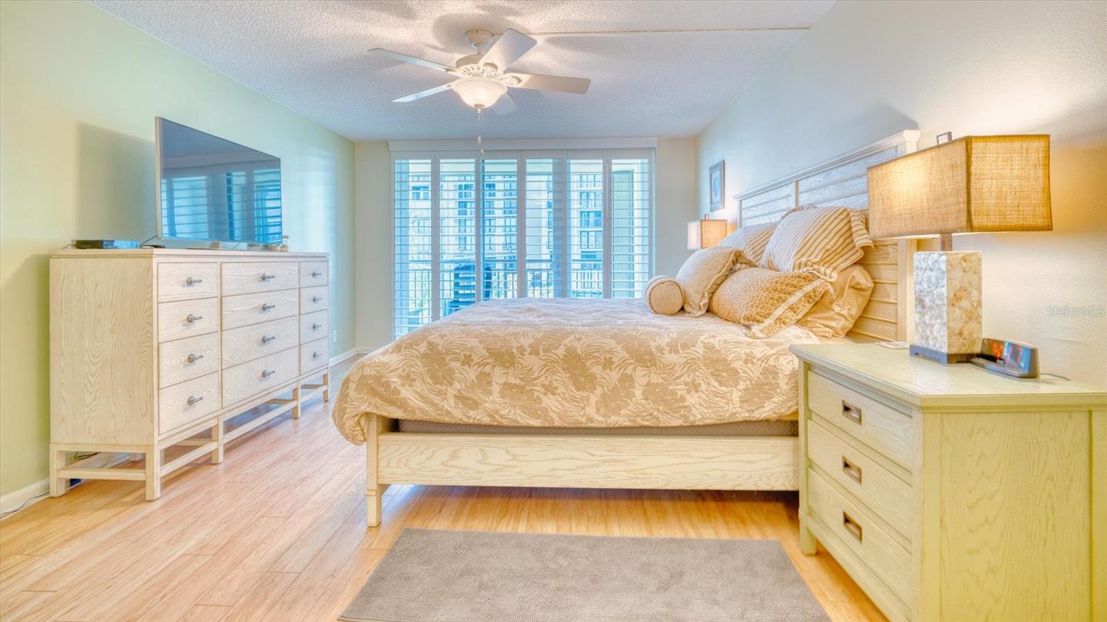 Listing photo id 20 for 1430 Gulf Boulevard 201