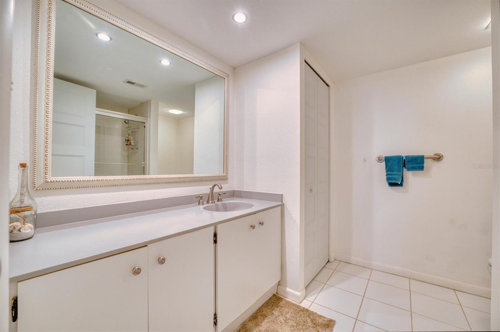 Listing photo id 21 for 1430 Gulf Boulevard 201