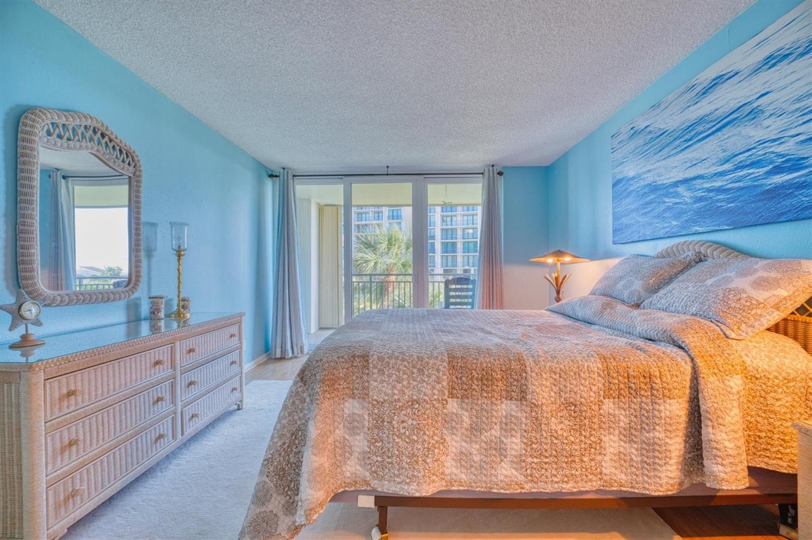 Listing photo id 24 for 1430 Gulf Boulevard 201