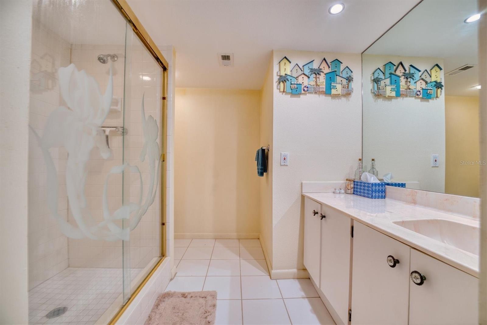 Listing photo id 25 for 1430 Gulf Boulevard 201