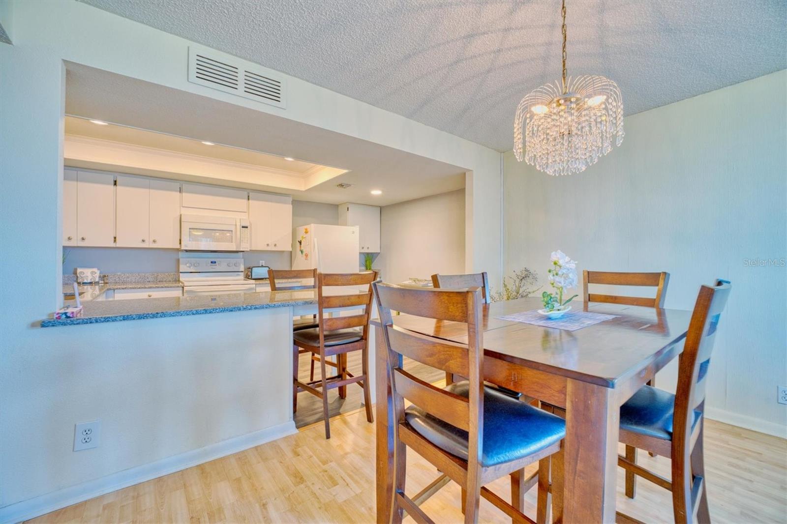 Listing photo id 1 for 1430 Gulf Boulevard 201