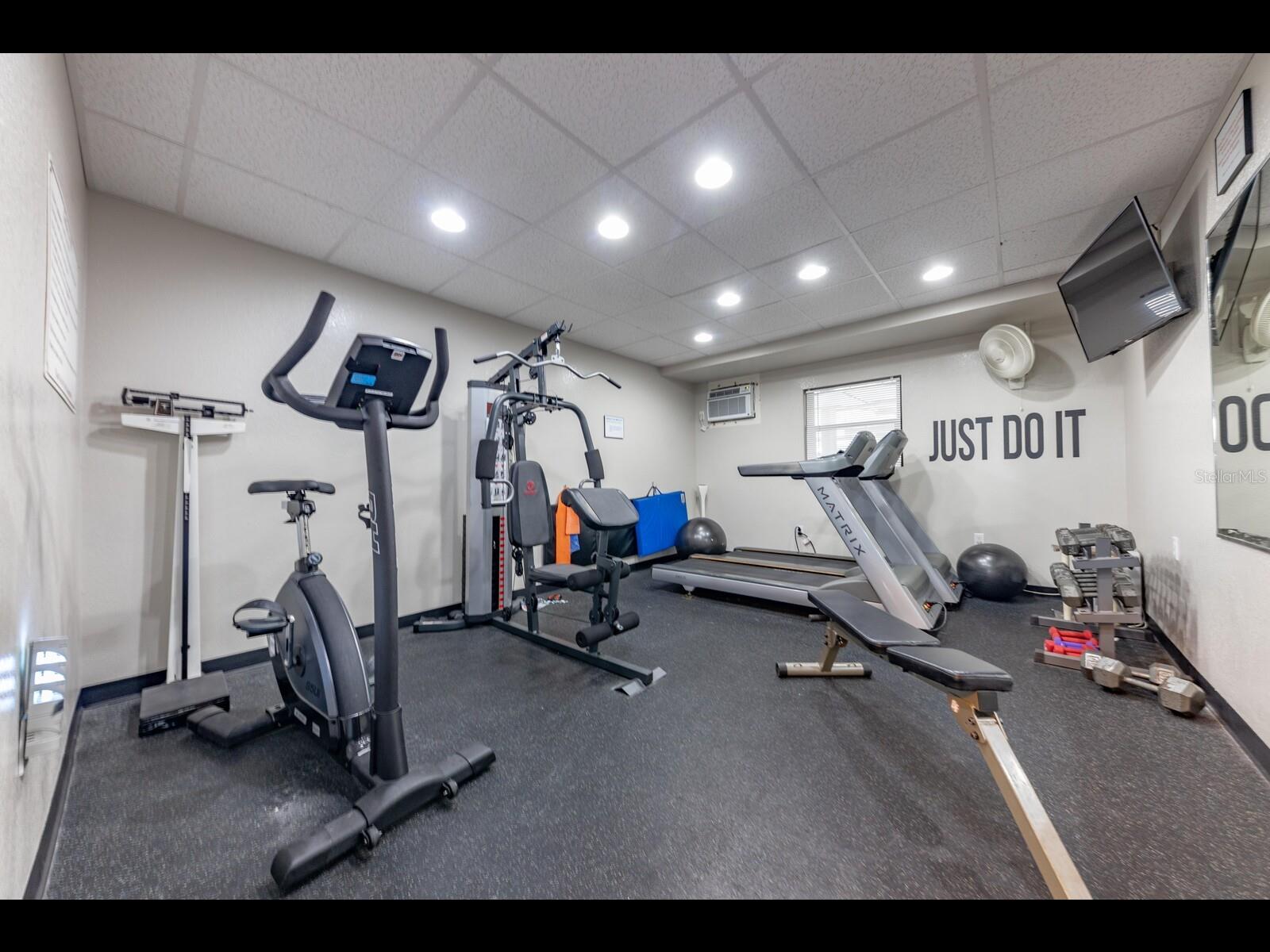 Listing photo id 36 for 1430 Gulf Boulevard 201