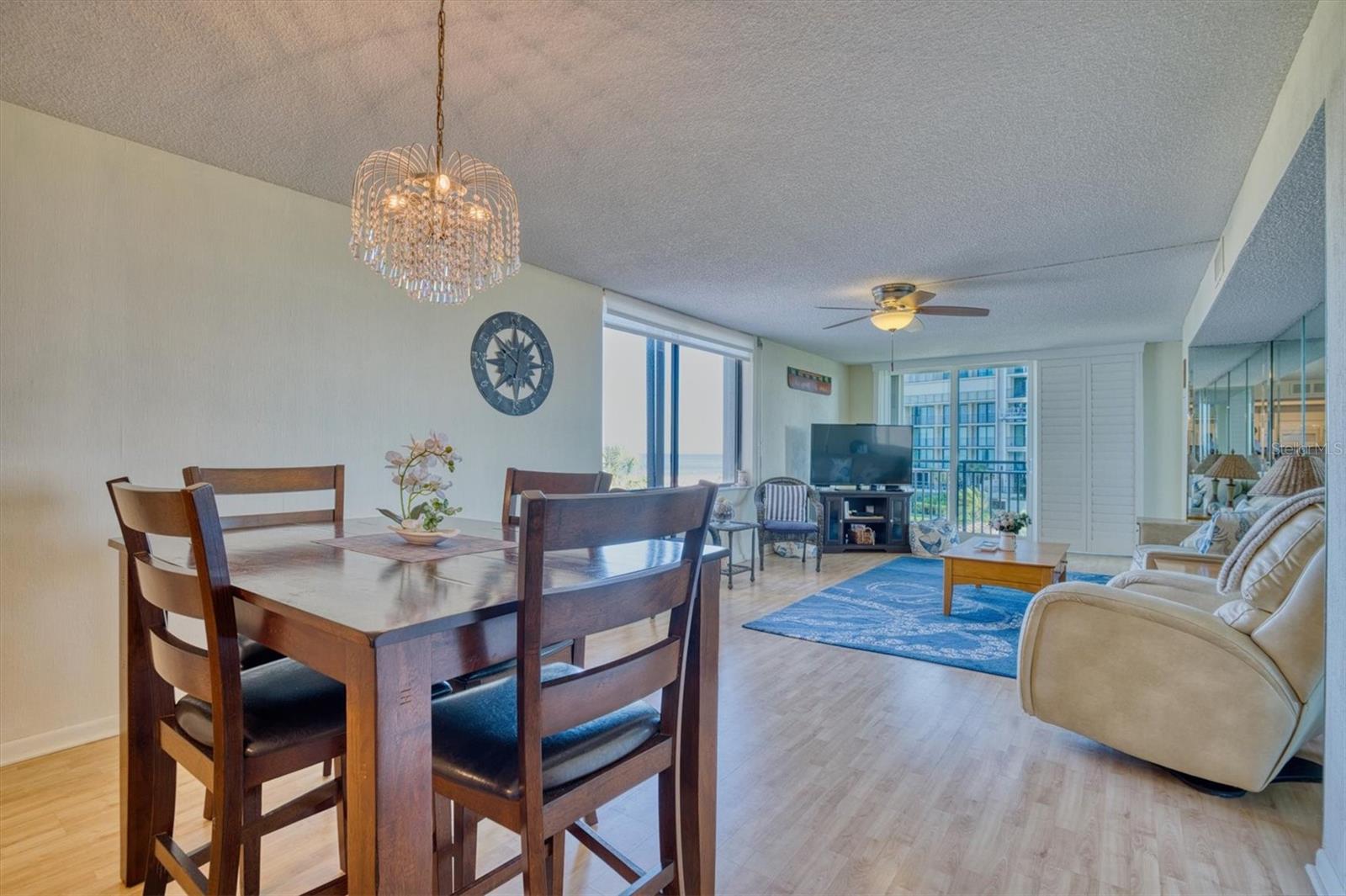 Listing photo id 3 for 1430 Gulf Boulevard 201
