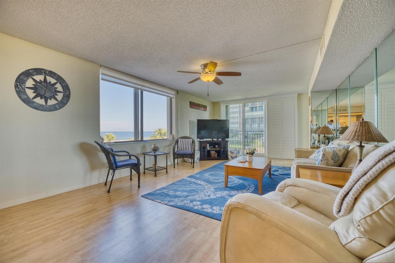 Listing photo id 4 for 1430 Gulf Boulevard 201