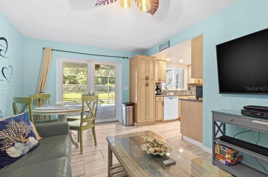 Image 11 of 25 For 1560 Simmons Drive