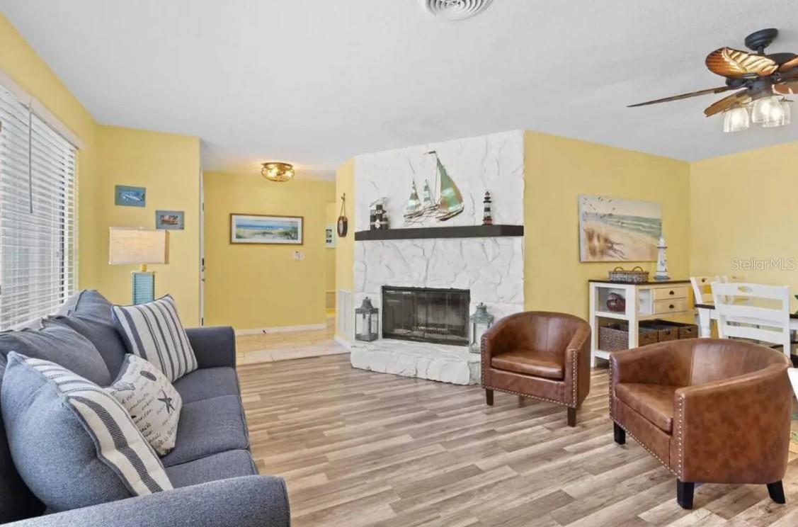 Image 3 of 25 For 1560 Simmons Drive