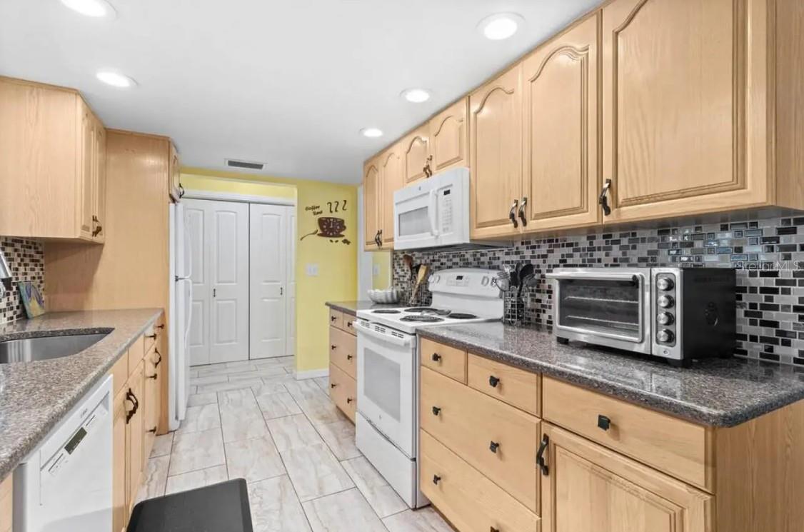 Image 7 of 25 For 1560 Simmons Drive