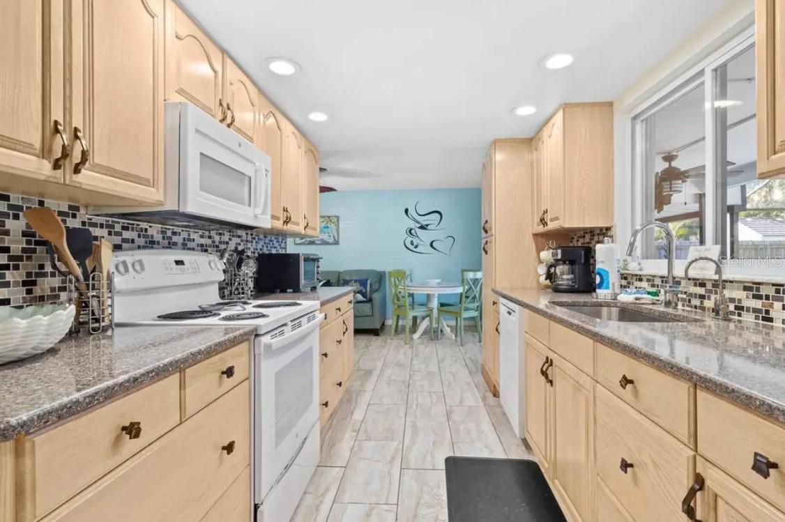 Image 9 of 25 For 1560 Simmons Drive