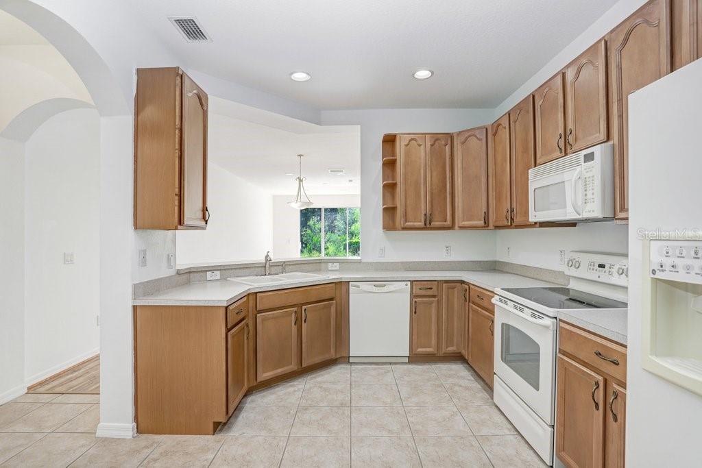Image 11 of 34 For 2050 Park Crescent Drive