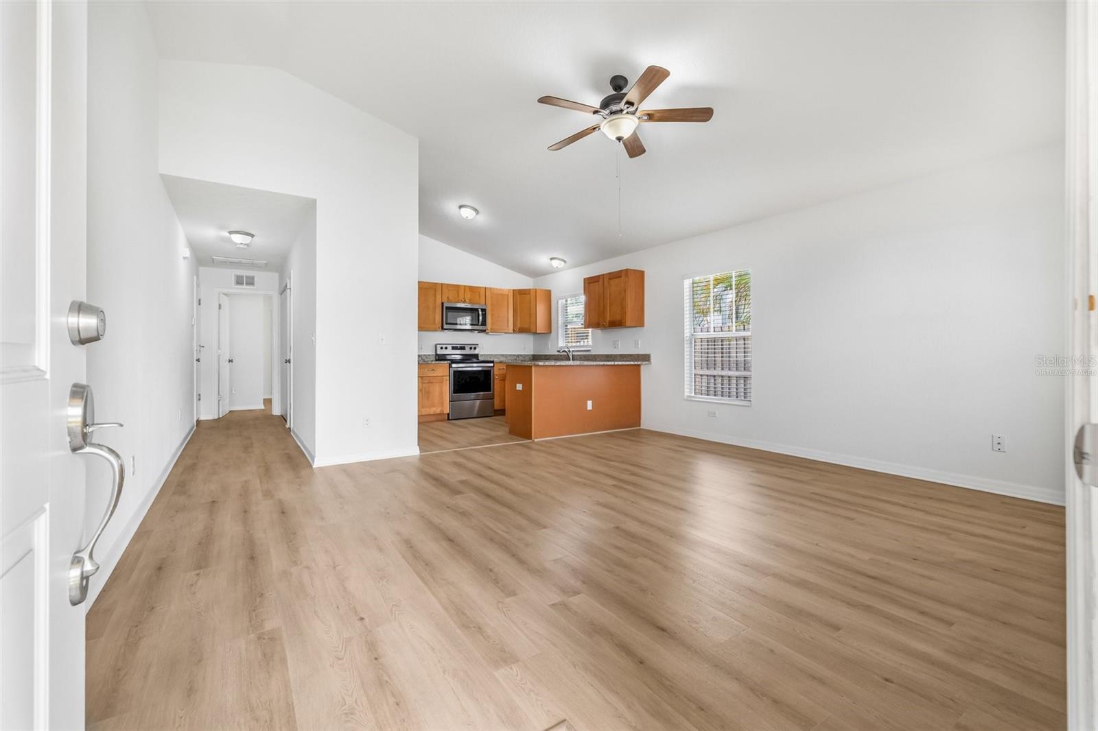 Image 10 of 32 For 718 30th Avenue N