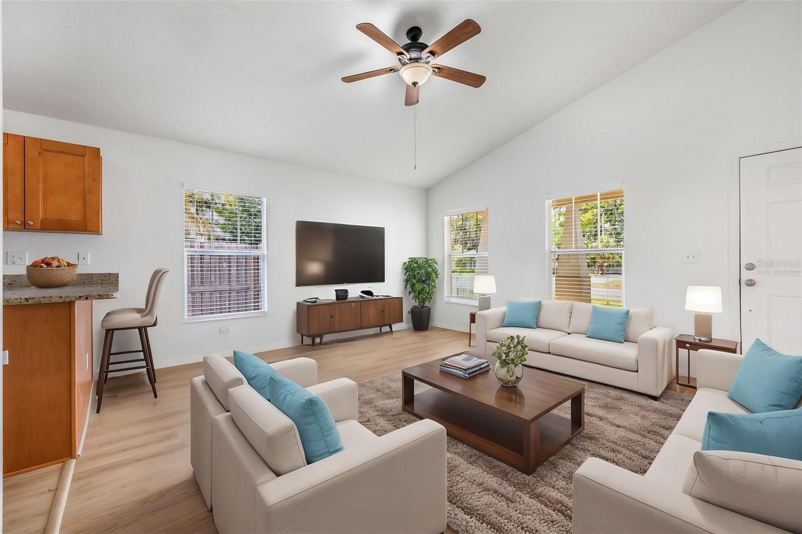 Image 11 of 32 For 718 30th Avenue N