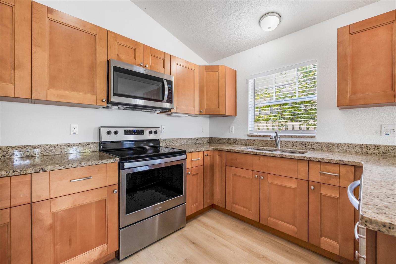 Image 15 of 32 For 718 30th Avenue N