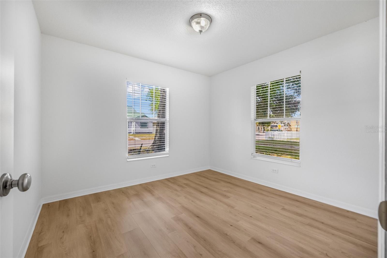 Image 16 of 32 For 718 30th Avenue N