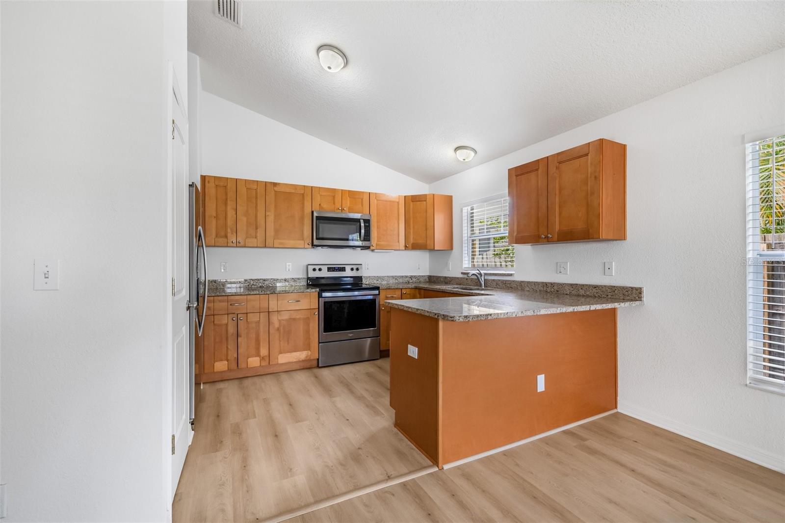 Image 6 of 32 For 718 30th Avenue N