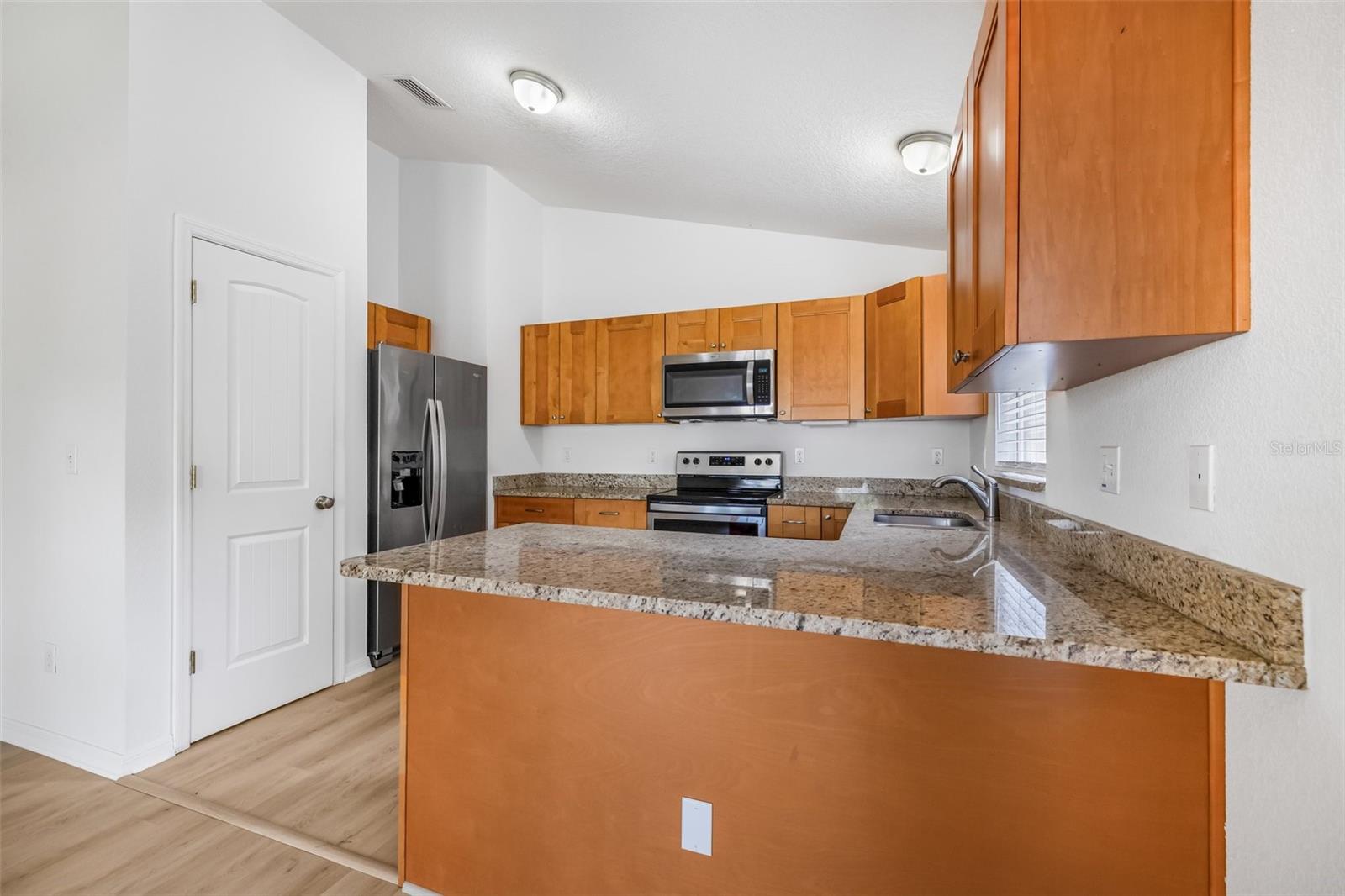 Image 9 of 32 For 718 30th Avenue N