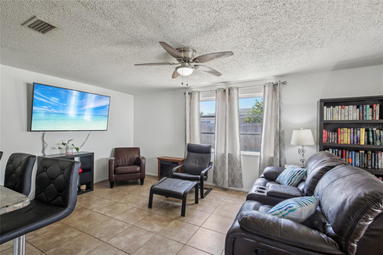 Image 4 of 20 For 6416 Lomand Avenue