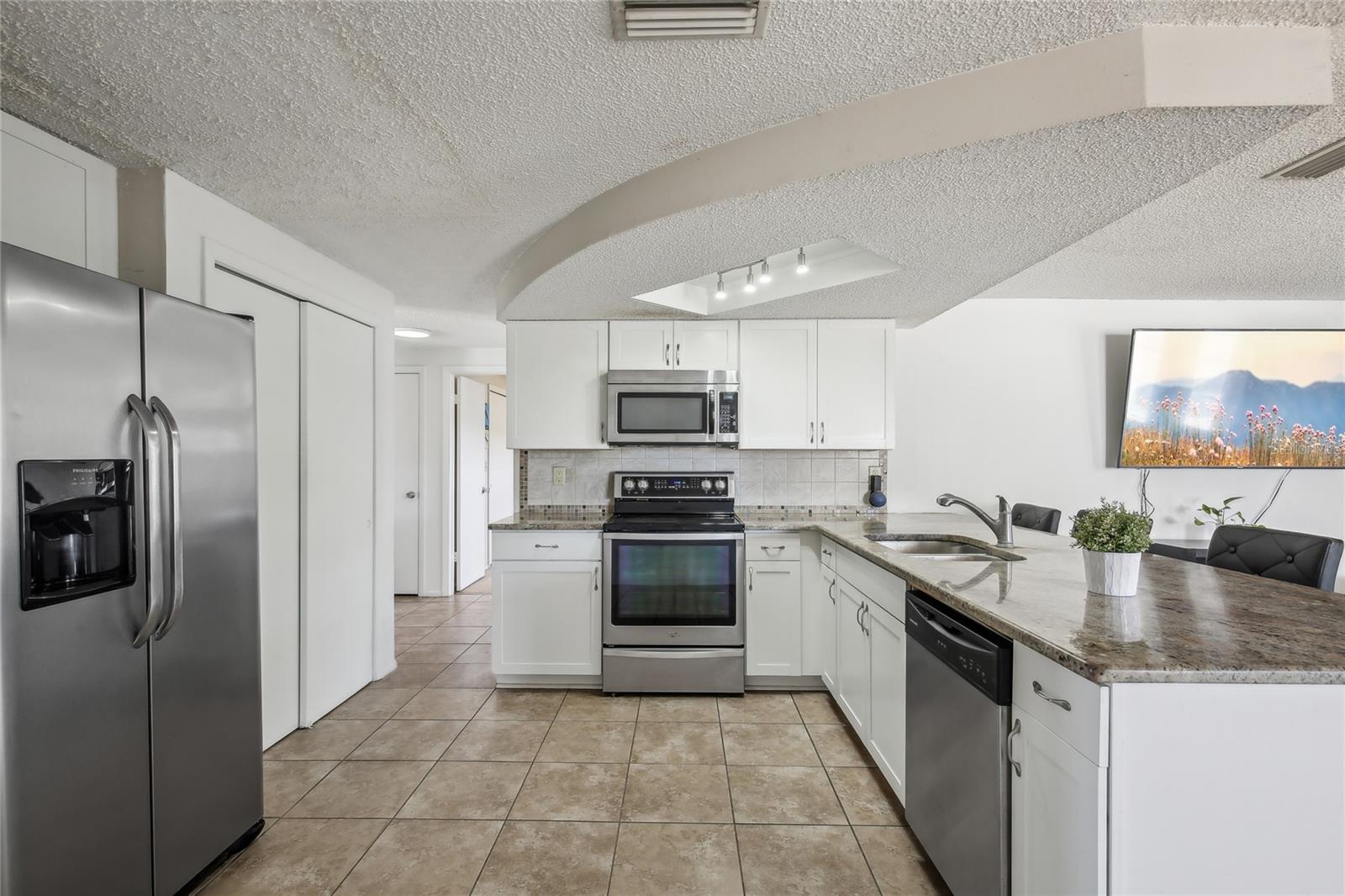 Image 6 of 20 For 6416 Lomand Avenue