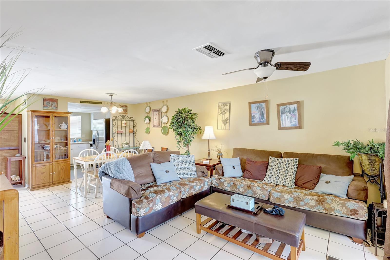 Image 4 of 31 For 2811 Pines Drive 15