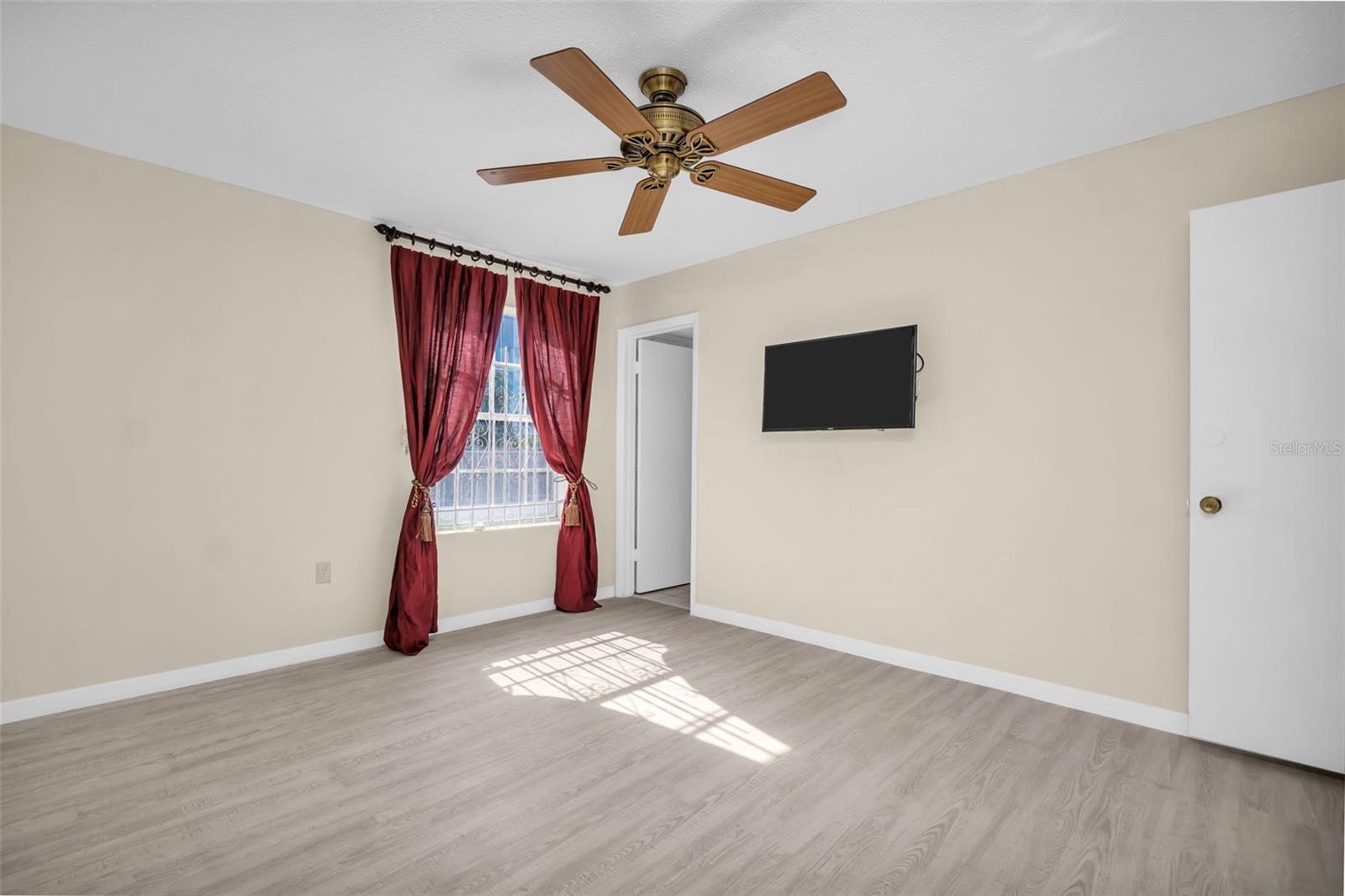 Image 17 of 38 For 3815 35th Way S 102