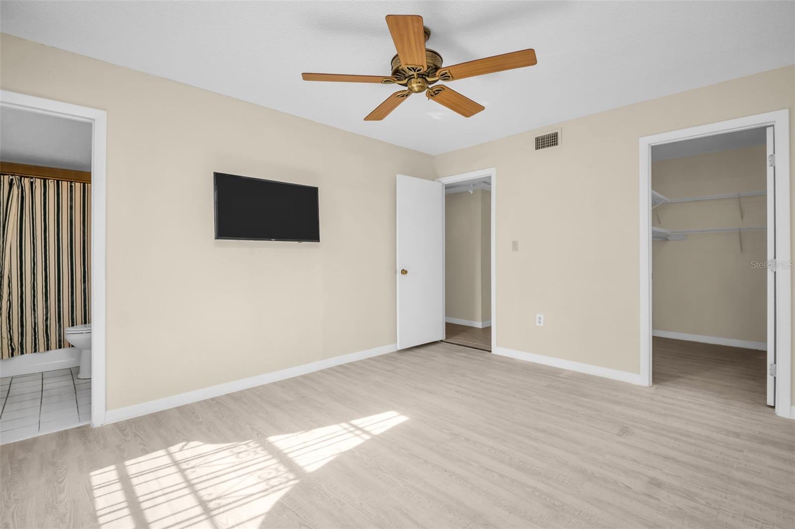 Image 19 of 38 For 3815 35th Way S 102