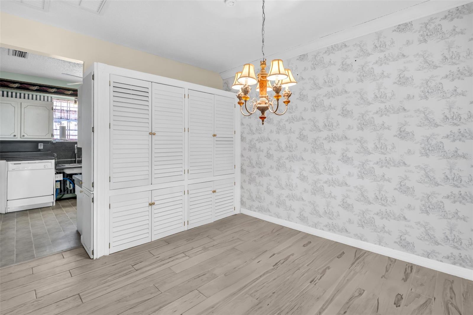 Image 9 of 38 For 3815 35th Way S 102