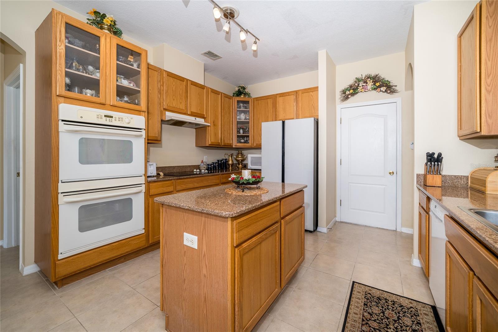 Image 15 of 42 For 30526 Annadale Drive