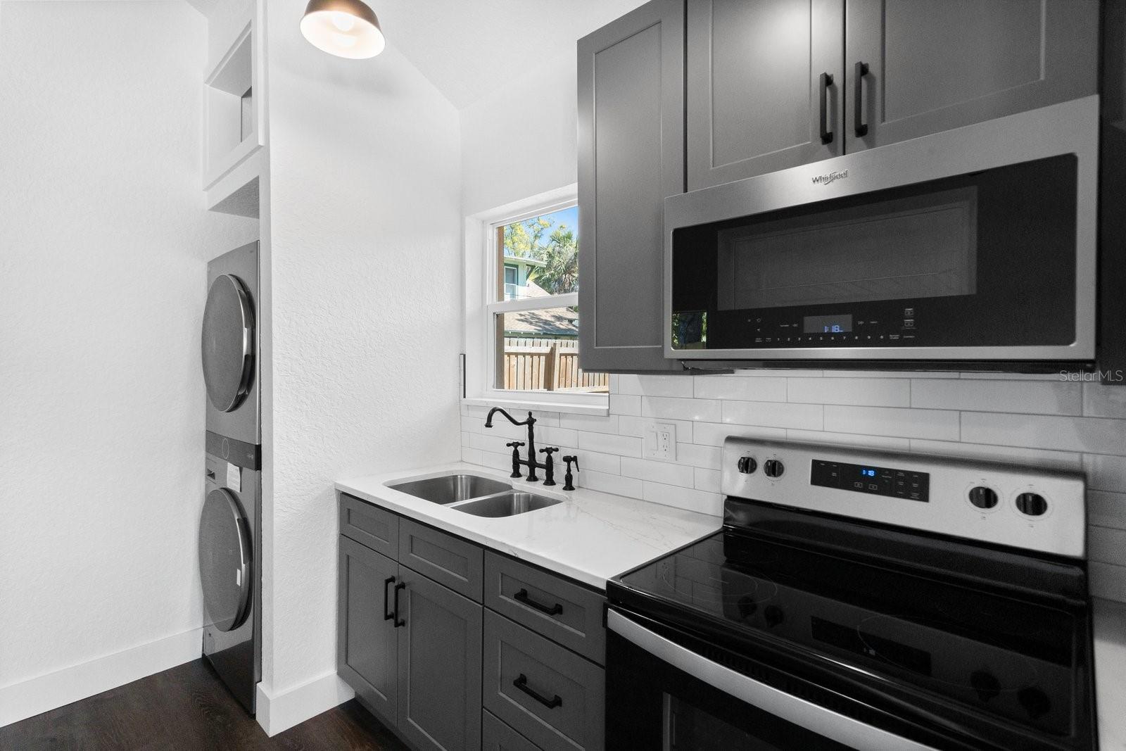 Image 3 of 15 For 2517 Oakdale St S  B