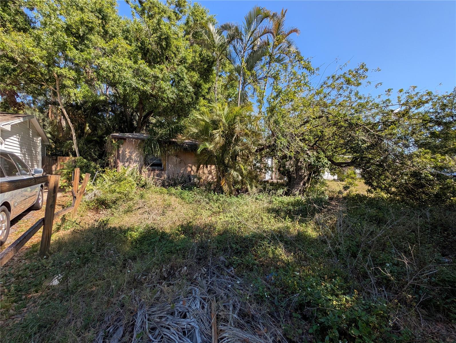 Listing photo id 3 for 6901 33rd Street N