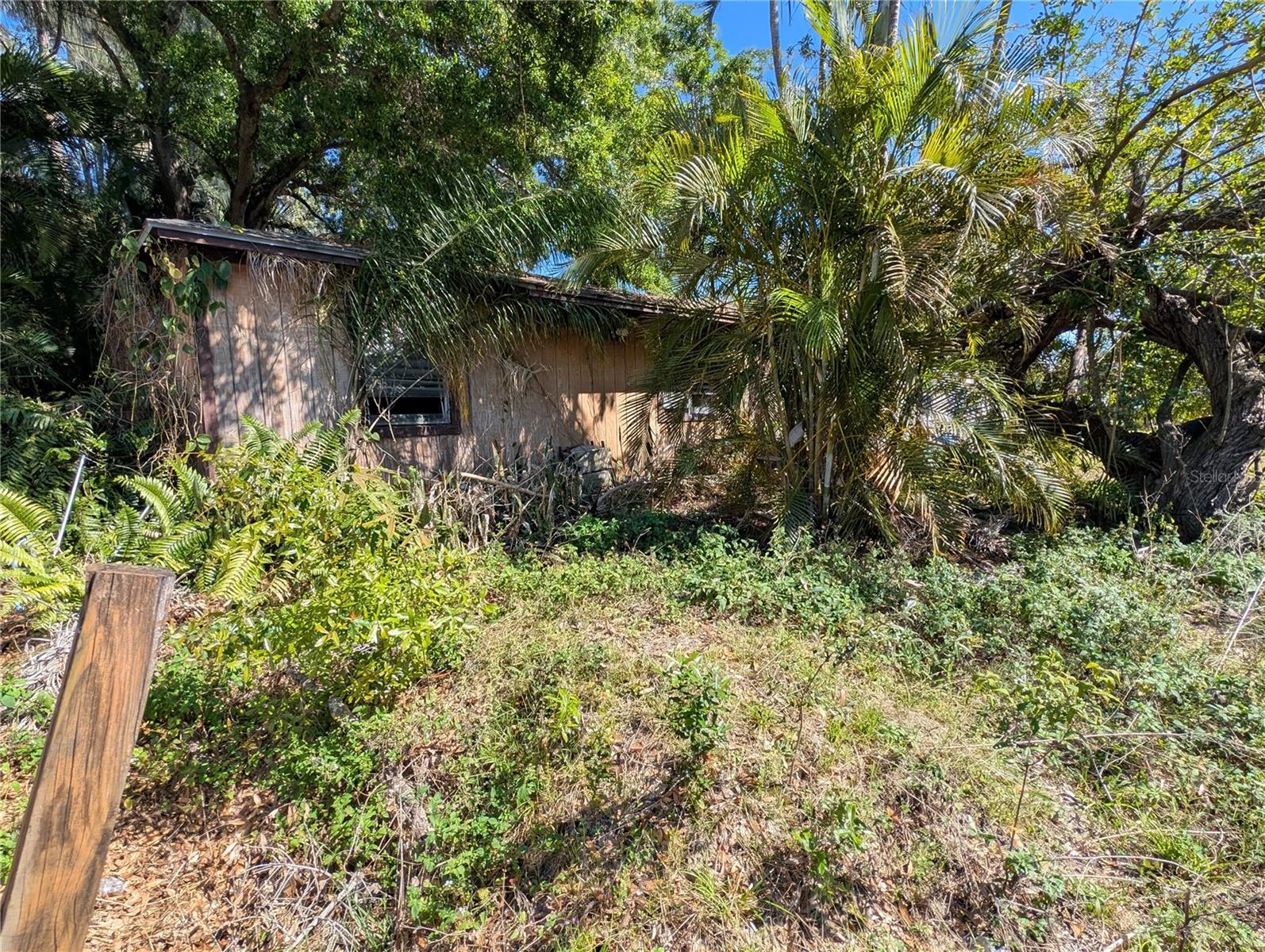 Listing photo id 6 for 6901 33rd Street N