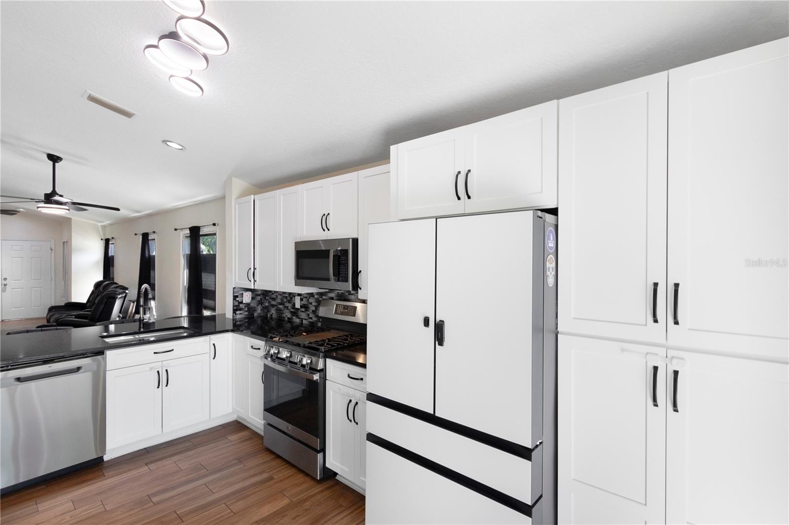Listing photo id 11 for 302 Summer Sails Drive