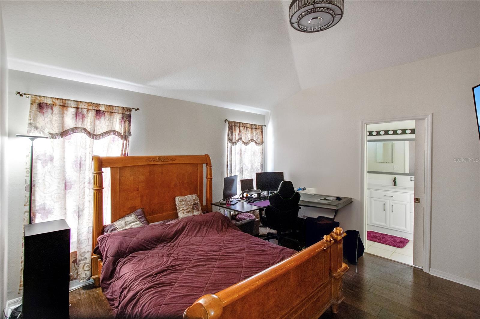 Listing photo id 13 for 302 Summer Sails Drive