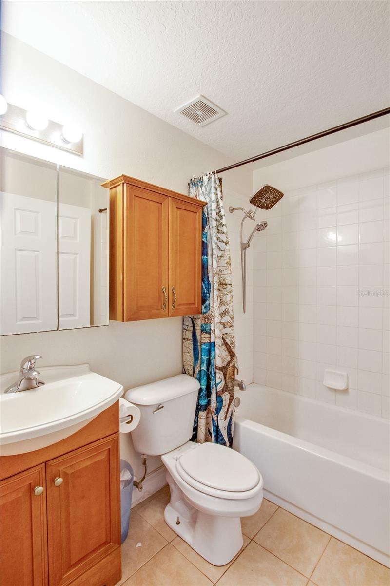 Listing photo id 15 for 302 Summer Sails Drive
