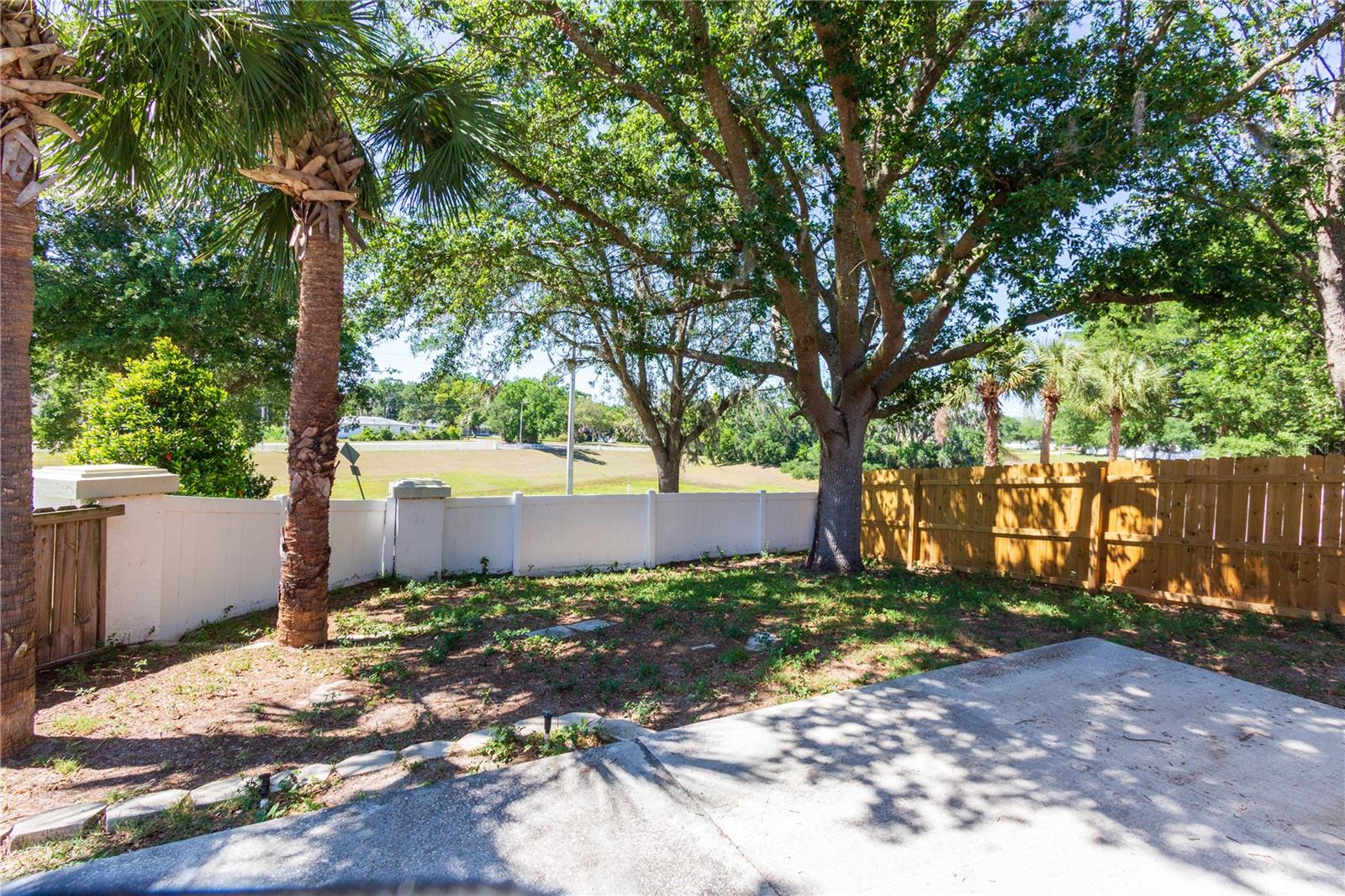 Listing photo id 16 for 302 Summer Sails Drive