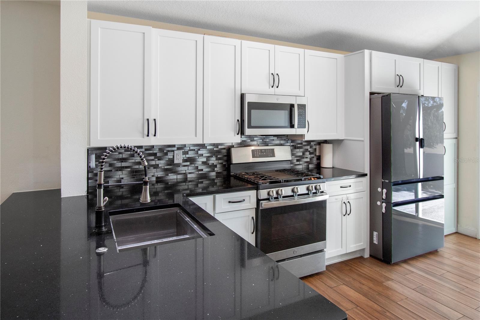 Listing photo id 1 for 302 Summer Sails Drive