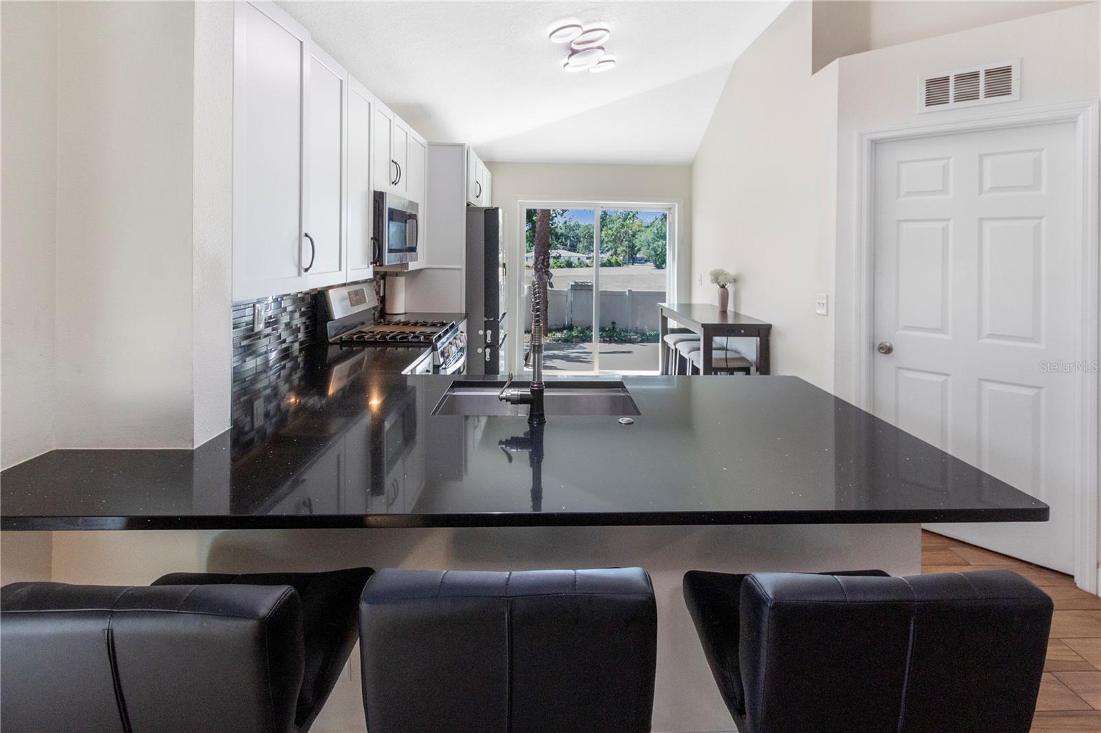 Listing photo id 3 for 302 Summer Sails Drive