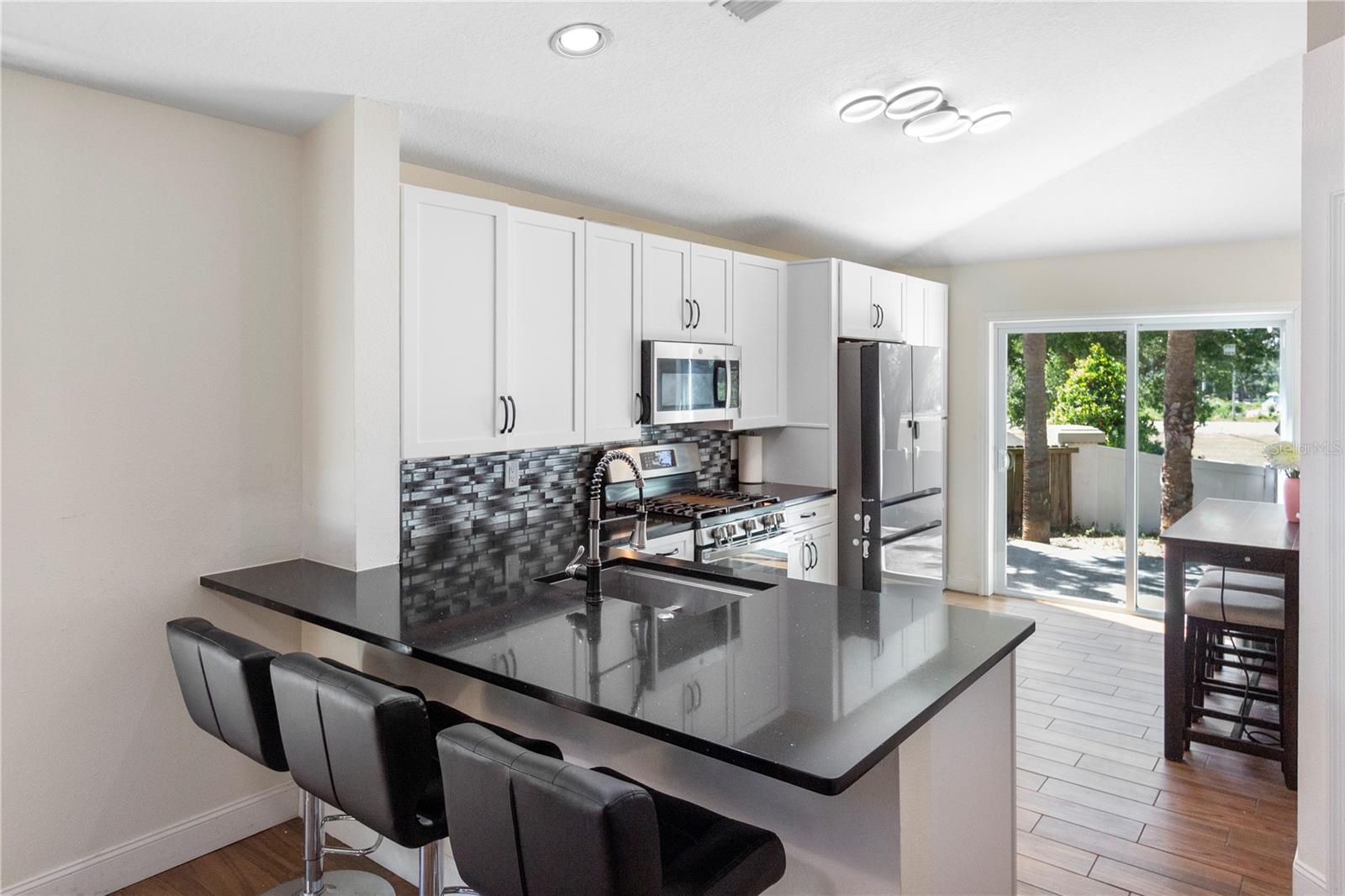 Listing photo id 4 for 302 Summer Sails Drive