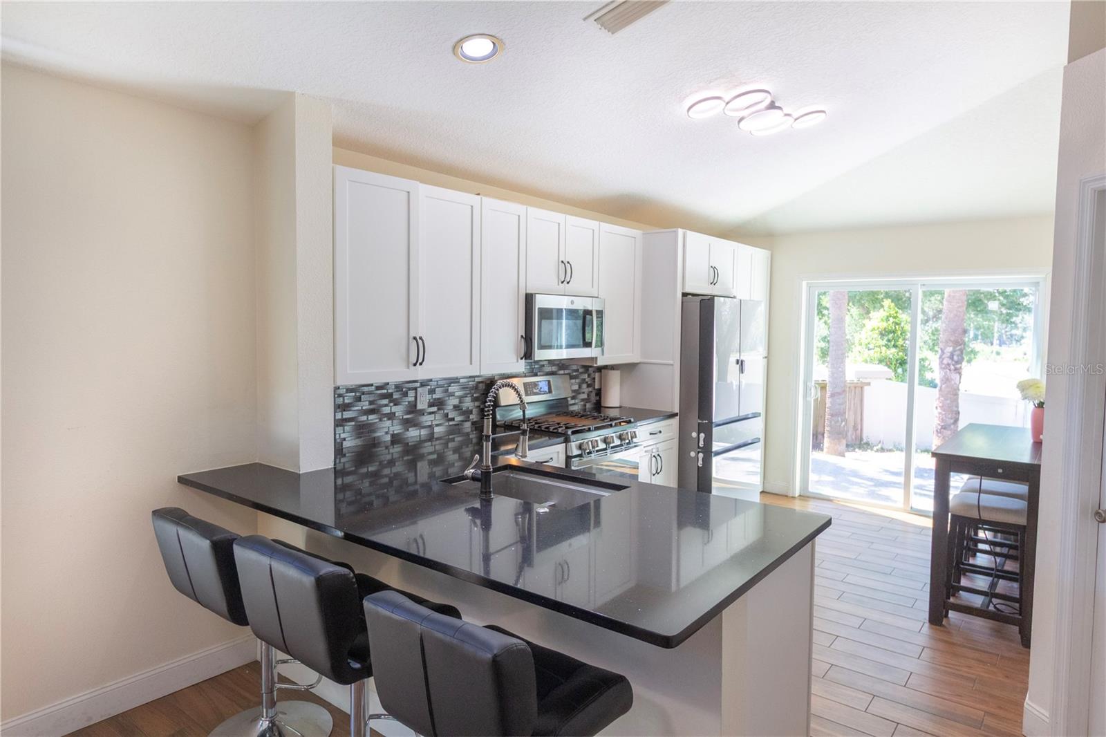 Listing photo id 5 for 302 Summer Sails Drive