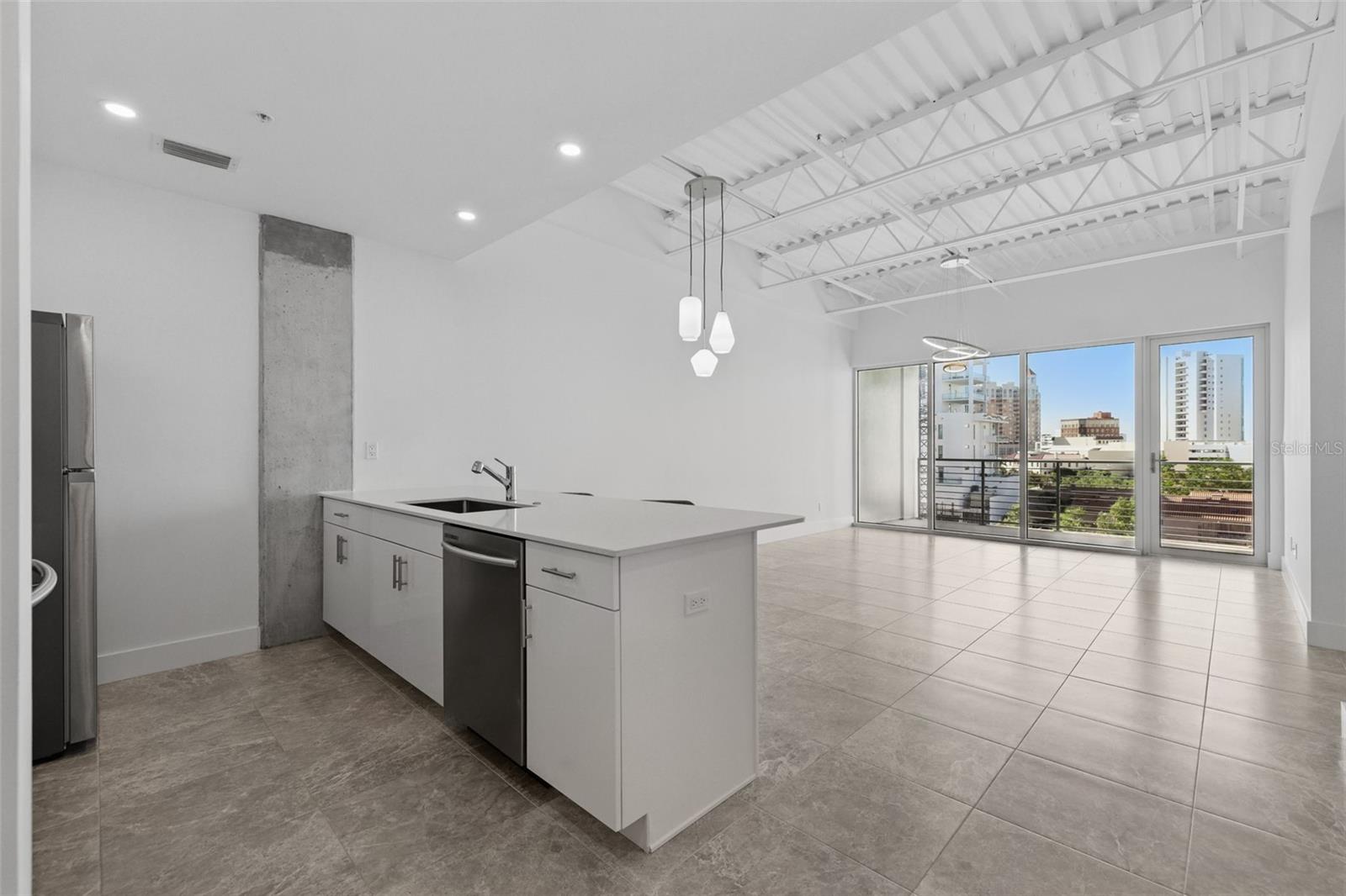 Image 11 of 17 For 332 Cocoanut Avenue 505