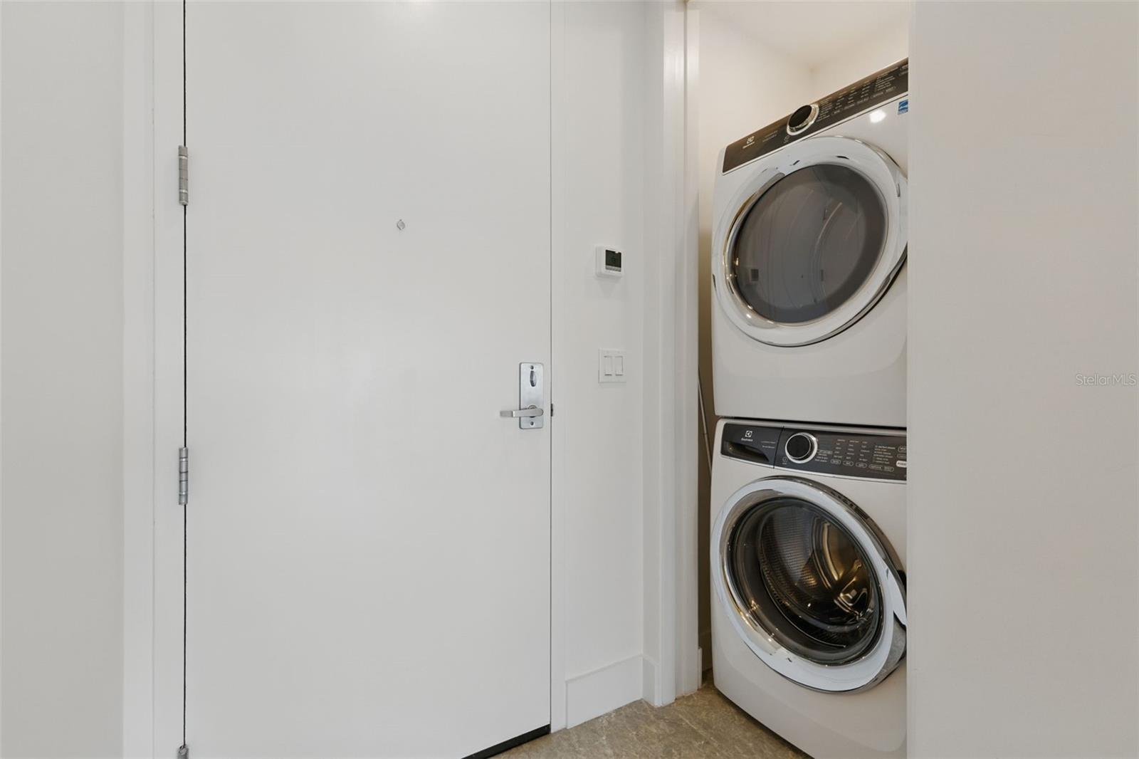 Image 14 of 17 For 332 Cocoanut Avenue 505