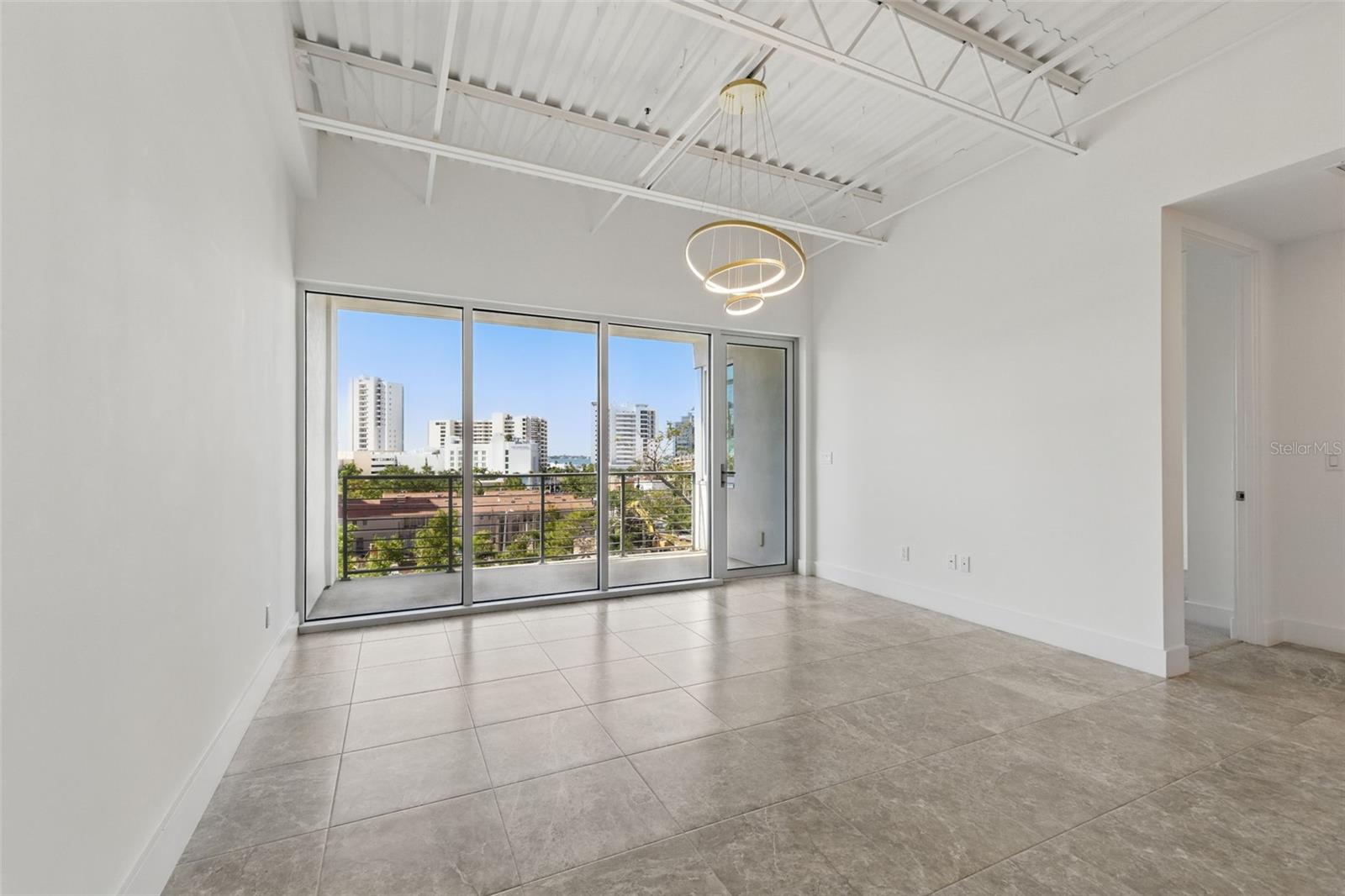 Image 3 of 17 For 332 Cocoanut Avenue 505